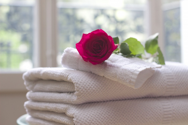 hotel-LE ROURET-min_towel_rose_clean_care_salon_spa_white_bath-731641